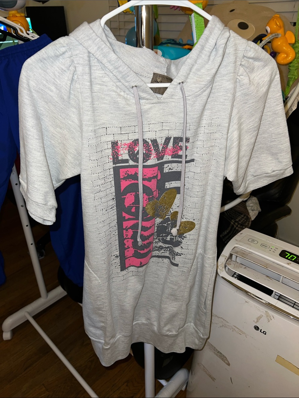 Source Unknown Light Gray Hooded Short-Sleeve Tee with Pink & Gold Graphic
